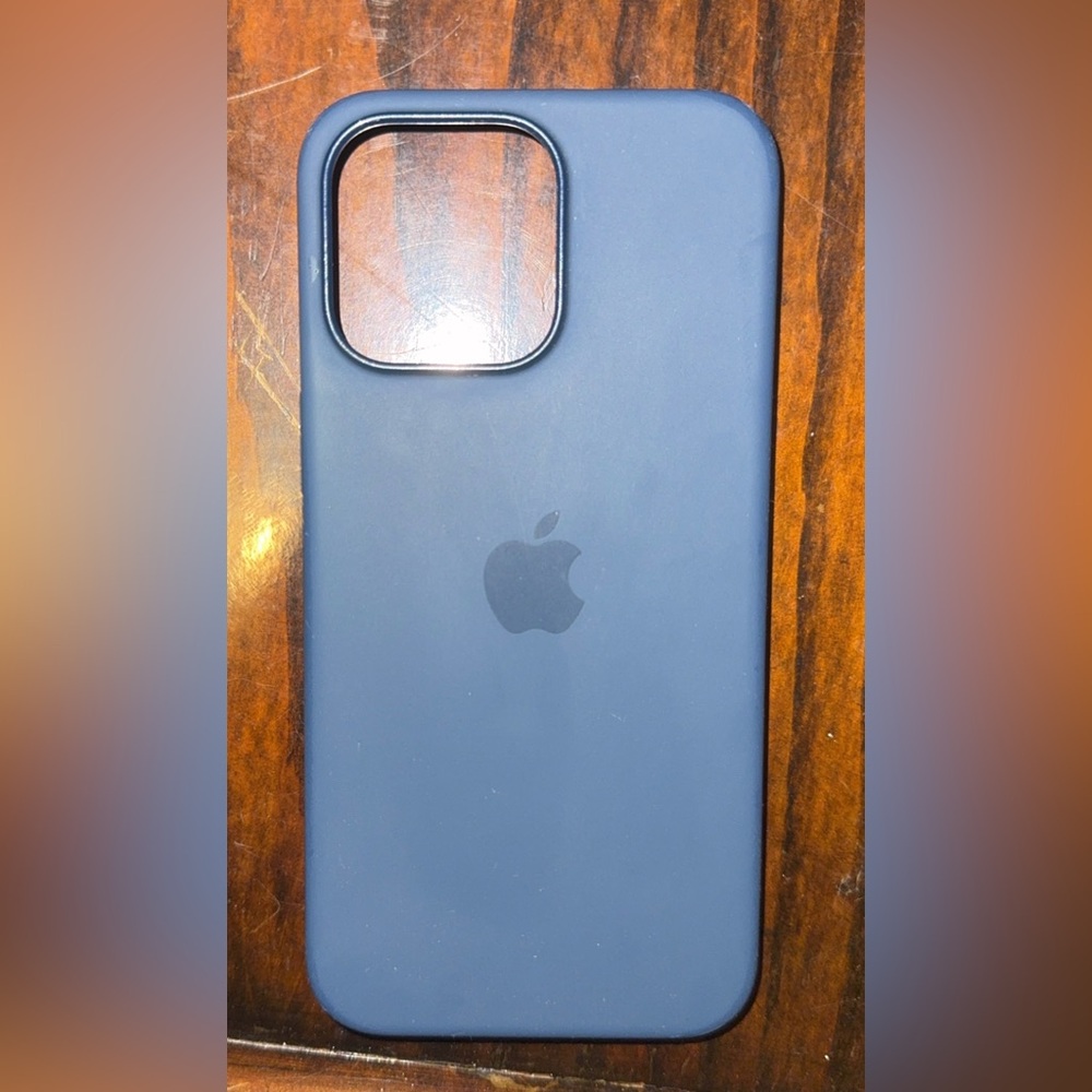 iPhone 15 pro max Silicone Case with MagSafe - Abyss Blue